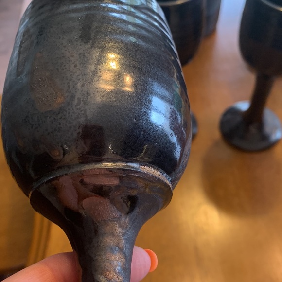 Pottery wine glasses (4) and wine bottle holder - Picture 5 of 10